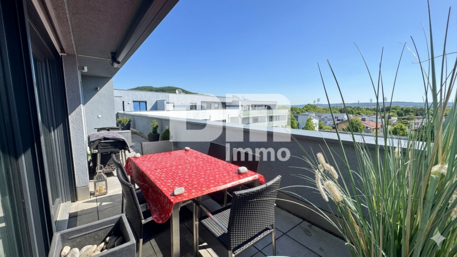 Exklusives Penthouse-Juwel mit 360 Grad Panorama-Dachterrasse in Baunatal-Großenritte - Balkon Terrasse 1 Panorama